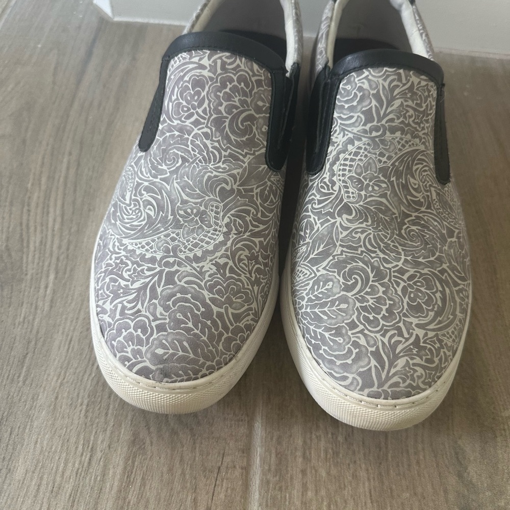 Robert Graham Estrada Slip-On Round Toe Taupe Sneakers